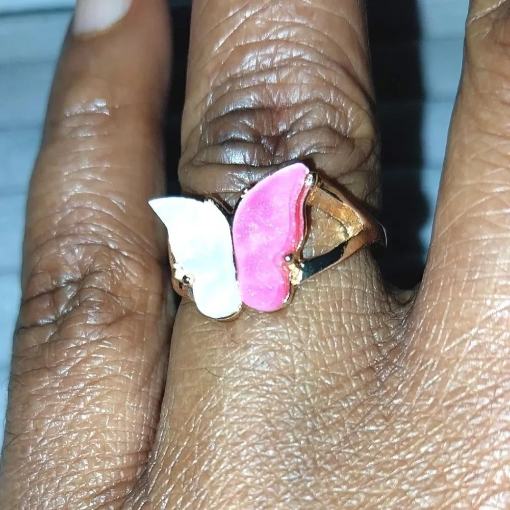 Super cute pink and white butterfly ring sz 7